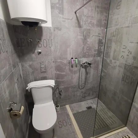 In Apartments Airport Mitrovici  Экстерьер фото